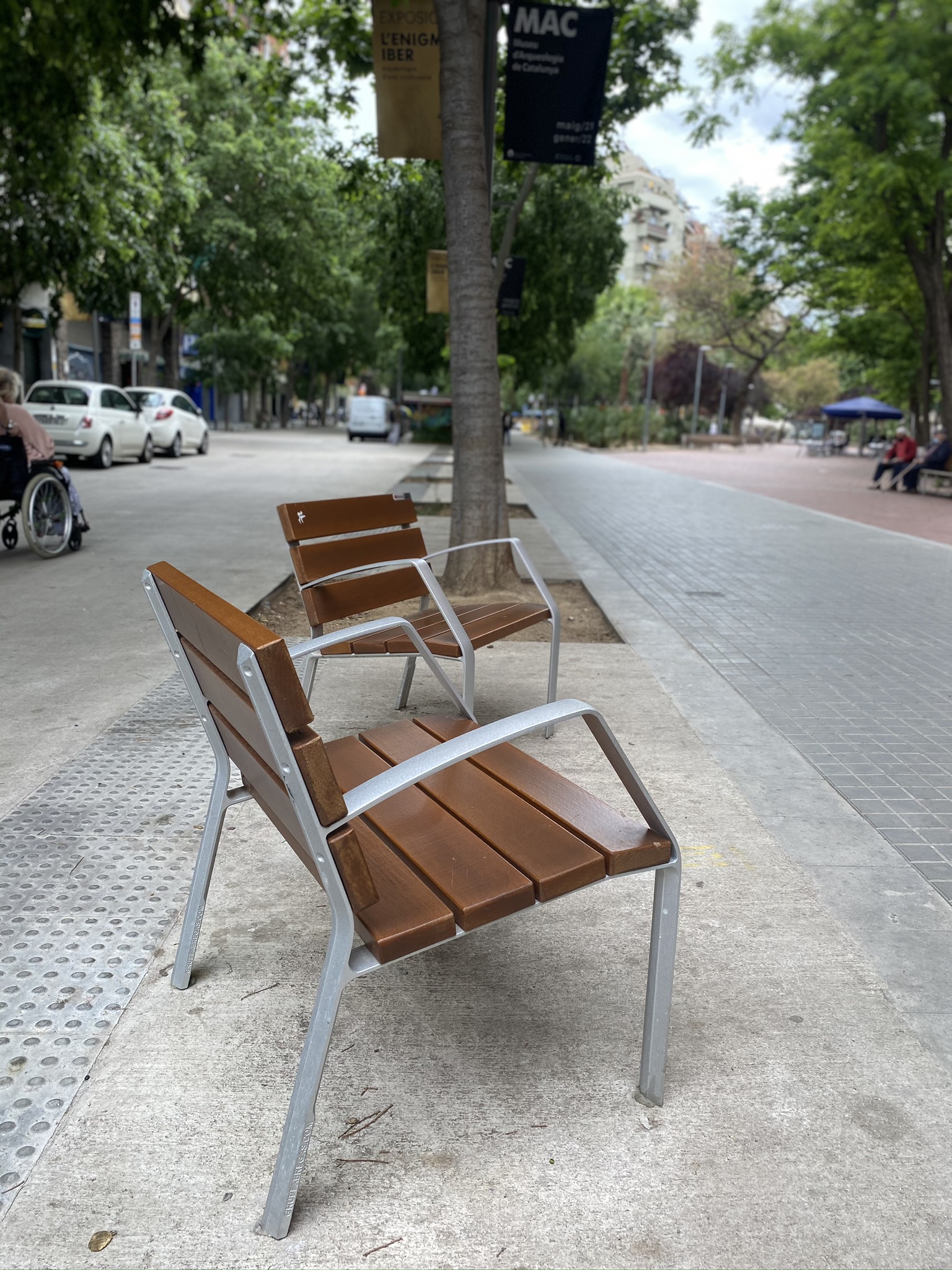 Klupa MODO10 od aluminija i tropskog drva - Slika 3